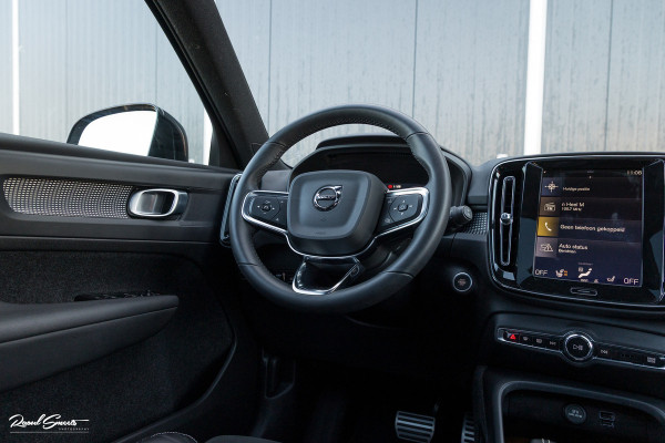 Volvo XC40 1.5 T4 Recharge R-Design | Adaptieve cruise | Panorama dak | 360 Camera |