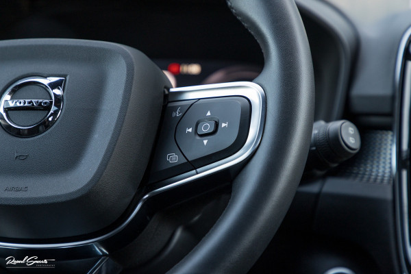 Volvo XC40 1.5 T4 Recharge R-Design | Adaptieve cruise | Panorama dak | 360 Camera |