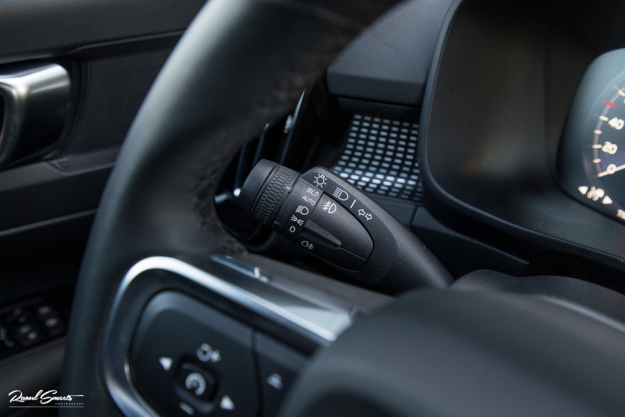 Volvo XC40 1.5 T4 Recharge R-Design | Adaptieve cruise | Panorama dak | 360 Camera |