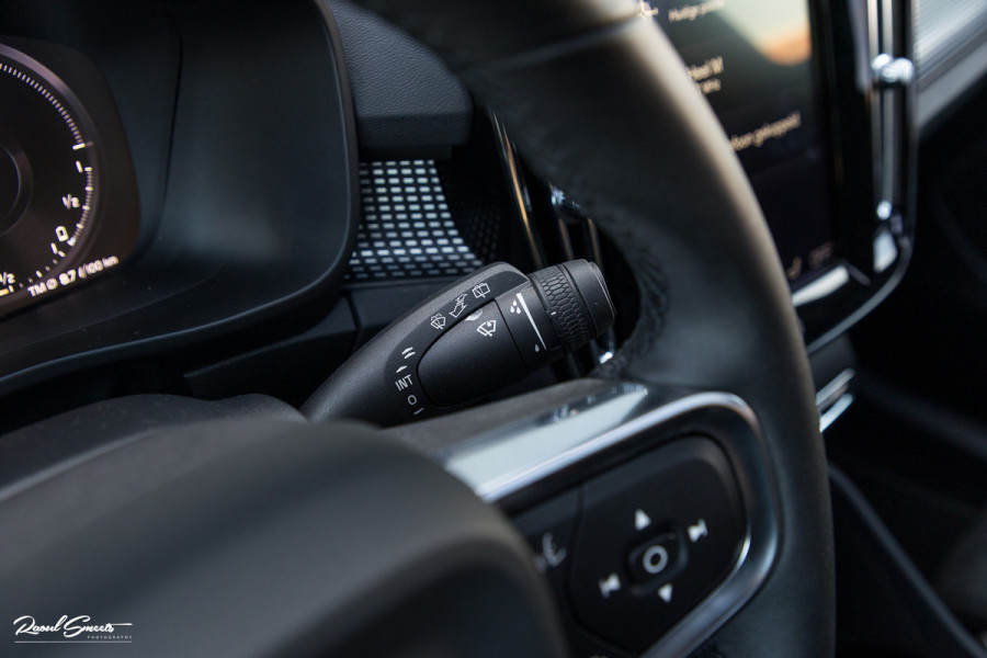 Volvo XC40 1.5 T4 Recharge R-Design | Adaptieve cruise | Panorama dak | 360 Camera |