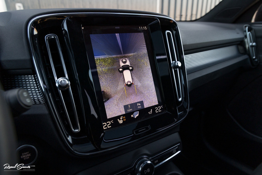 Volvo XC40 1.5 T4 Recharge R-Design | Adaptieve cruise | Panorama dak | 360 Camera |