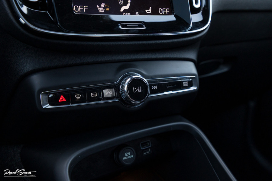 Volvo XC40 1.5 T4 Recharge R-Design | Adaptieve cruise | Panorama dak | 360 Camera |
