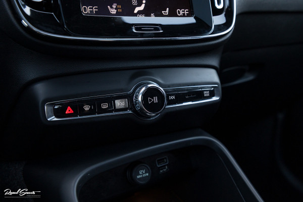 Volvo XC40 1.5 T4 Recharge R-Design | Adaptieve cruise | Panorama dak | 360 Camera |