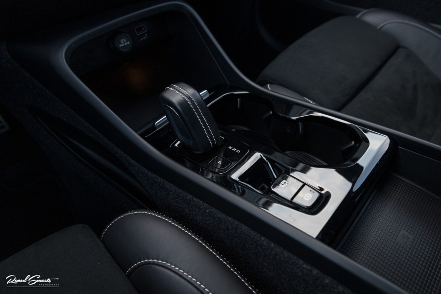 Volvo XC40 1.5 T4 Recharge R-Design | Adaptieve cruise | Panorama dak | 360 Camera |