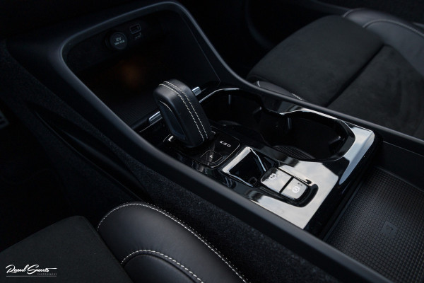 Volvo XC40 1.5 T4 Recharge R-Design | Adaptieve cruise | Panorama dak | 360 Camera |