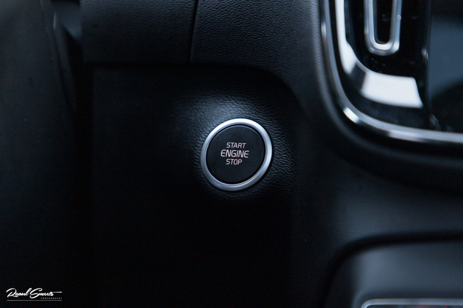 Volvo XC40 1.5 T4 Recharge R-Design | Adaptieve cruise | Panorama dak | 360 Camera |