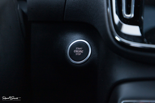 Volvo XC40 1.5 T4 Recharge R-Design | Adaptieve cruise | Panorama dak | 360 Camera |