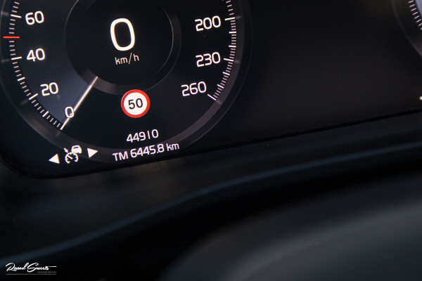 Volvo XC40 1.5 T4 Recharge R-Design | Adaptieve cruise | Panorama dak | 360 Camera |