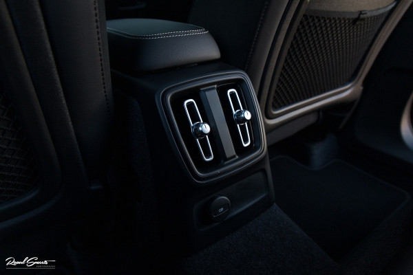 Volvo XC40 1.5 T4 Recharge R-Design | Adaptieve cruise | Panorama dak | 360 Camera |