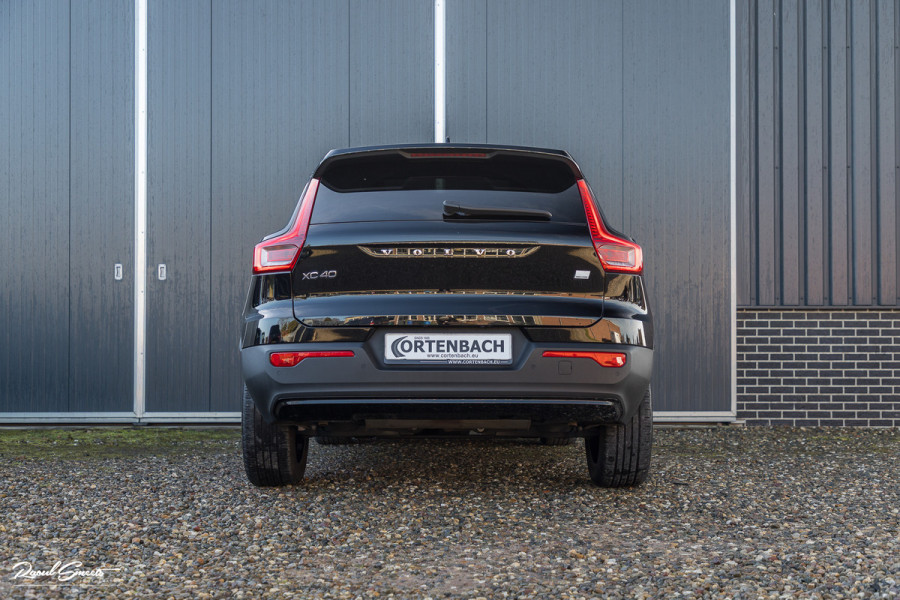 Volvo XC40 1.5 T4 Recharge R-Design | Adaptieve cruise | Panorama dak | 360 Camera |