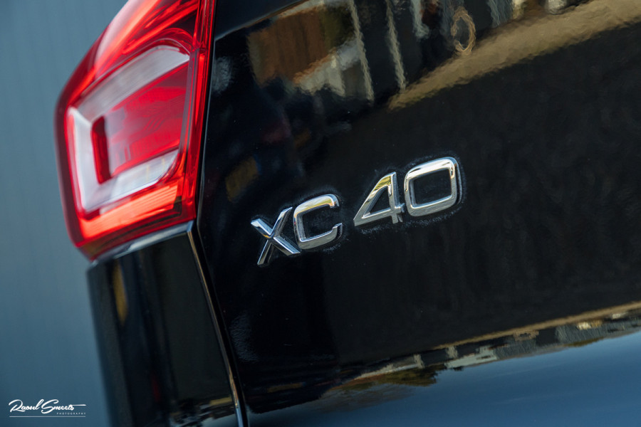 Volvo XC40 1.5 T4 Recharge R-Design | Adaptieve cruise | Panorama dak | 360 Camera |