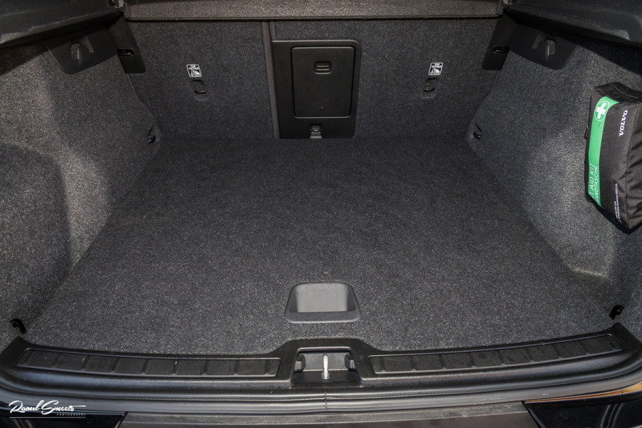 Volvo XC40 1.5 T4 Recharge R-Design | Adaptieve cruise | Panorama dak | 360 Camera |