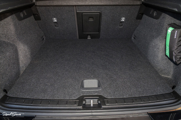 Volvo XC40 1.5 T4 Recharge R-Design | Adaptieve cruise | Panorama dak | 360 Camera |