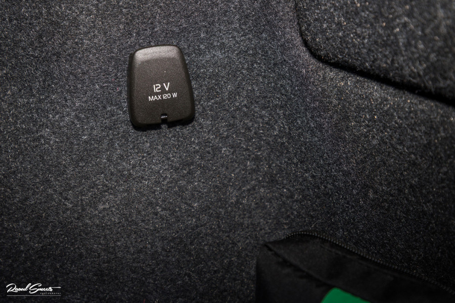 Volvo XC40 1.5 T4 Recharge R-Design | Adaptieve cruise | Panorama dak | 360 Camera |