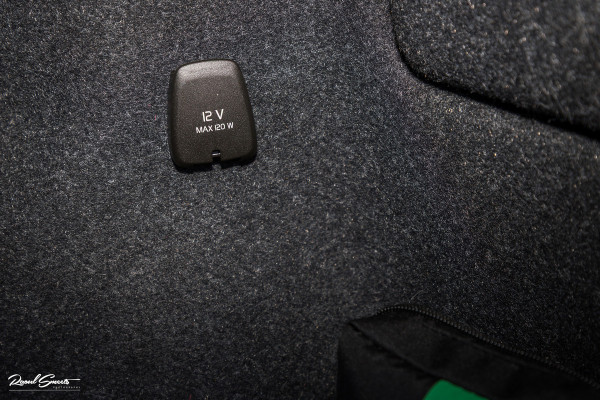 Volvo XC40 1.5 T4 Recharge R-Design | Adaptieve cruise | Panorama dak | 360 Camera |