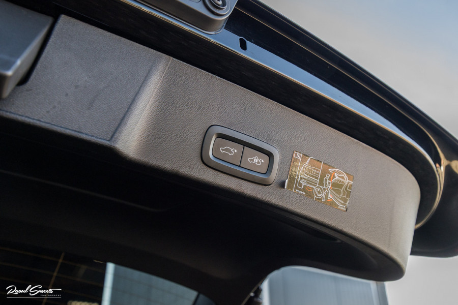 Volvo XC40 1.5 T4 Recharge R-Design | Adaptieve cruise | Panorama dak | 360 Camera |