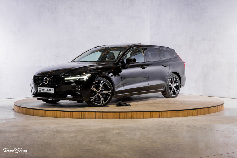 Volvo V60 2.0 T8 Plug-in hybrid AWD Ultimate Dark | Panorama dak | Adaptieve cruise | Harman Kardon | Blis | Memory |