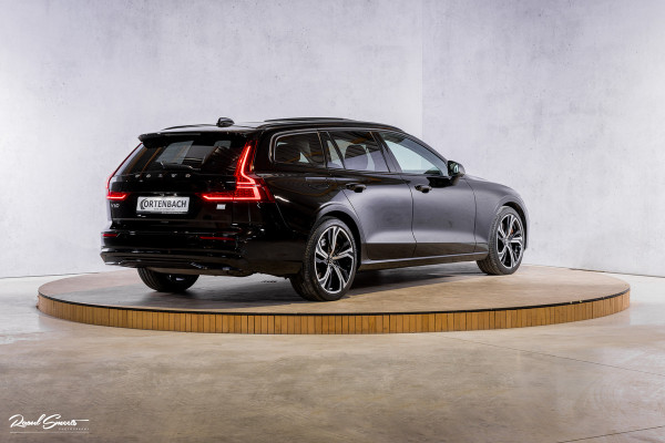 Volvo V60 2.0 T8 Plug-in hybrid AWD Ultimate Dark | Panorama dak | Adaptieve cruise | Harman Kardon | Blis | Memory |