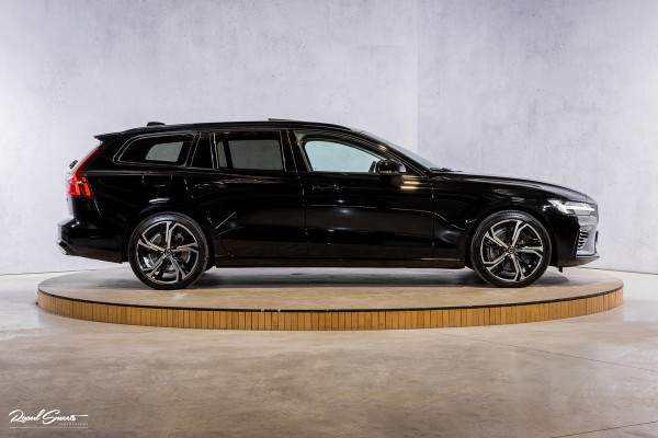 Volvo V60 2.0 T8 Plug-in hybrid AWD Ultimate Dark | Panorama dak | Adaptieve cruise | Harman Kardon | Blis | Memory |