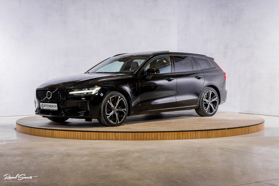 Volvo V60 2.0 T8 Plug-in hybrid AWD Ultimate Dark | Panorama dak | Adaptieve cruise | Harman Kardon | Blis | Memory |