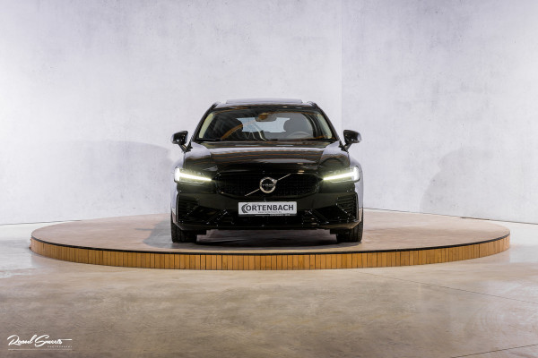 Volvo V60 2.0 T8 Plug-in hybrid AWD Ultimate Dark | Panorama dak | Adaptieve cruise | Harman Kardon | Blis | Memory |