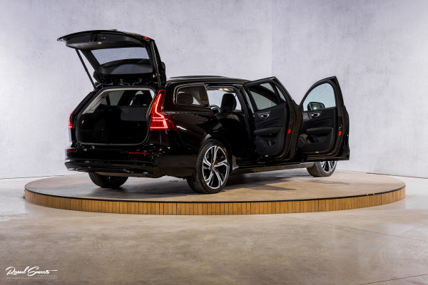 Volvo V60 2.0 T8 Plug-in hybrid AWD Ultimate Dark | Panorama dak | Adaptieve cruise | Harman Kardon | Blis | Memory |