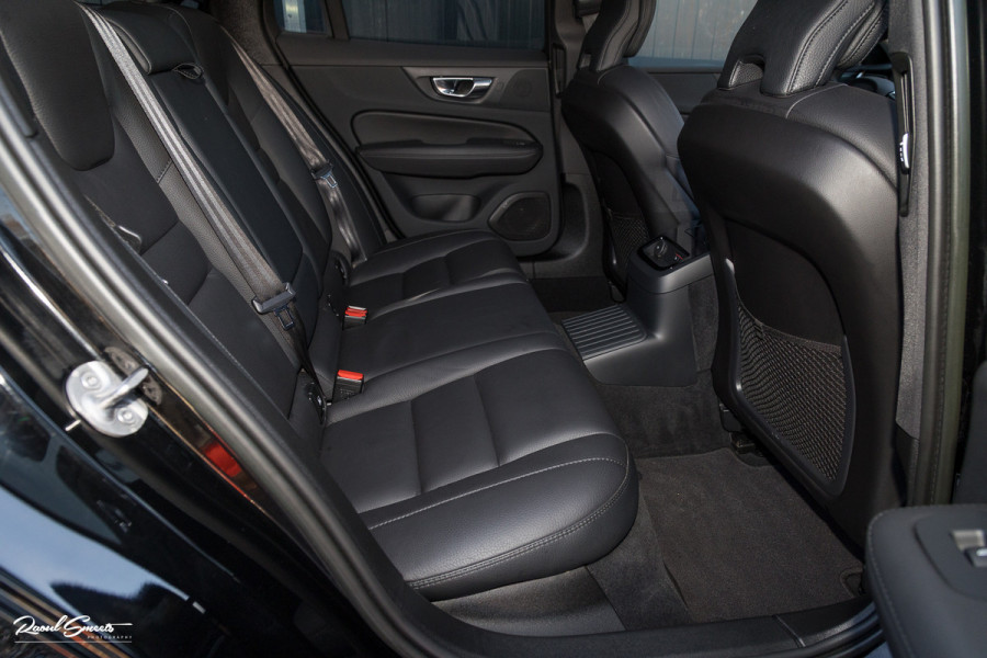 Volvo V60 2.0 T8 Plug-in hybrid AWD Ultimate Dark | Panorama dak | Adaptieve cruise | Harman Kardon | Blis | Memory |