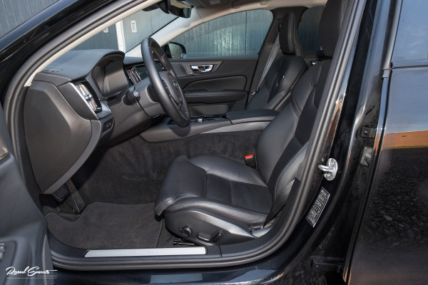 Volvo V60 2.0 T8 Plug-in hybrid AWD Ultimate Dark | Panorama dak | Adaptieve cruise | Harman Kardon | Blis | Memory |