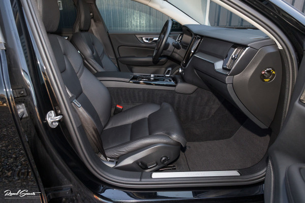 Volvo V60 2.0 T8 Plug-in hybrid AWD Ultimate Dark | Panorama dak | Adaptieve cruise | Harman Kardon | Blis | Memory |