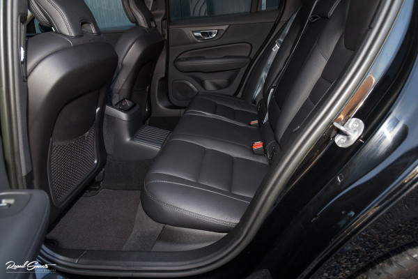 Volvo V60 2.0 T8 Plug-in hybrid AWD Ultimate Dark | Panorama dak | Adaptieve cruise | Harman Kardon | Blis | Memory |