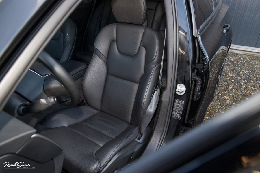 Volvo V60 2.0 T8 Plug-in hybrid AWD Ultimate Dark | Panorama dak | Adaptieve cruise | Harman Kardon | Blis | Memory |