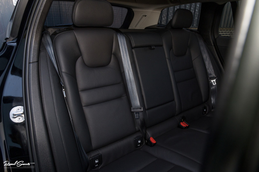 Volvo V60 2.0 T8 Plug-in hybrid AWD Ultimate Dark | Panorama dak | Adaptieve cruise | Harman Kardon | Blis | Memory |