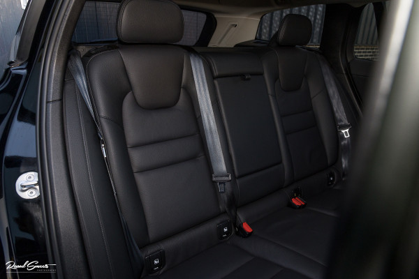 Volvo V60 2.0 T8 Plug-in hybrid AWD Ultimate Dark | Panorama dak | Adaptieve cruise | Harman Kardon | Blis | Memory |