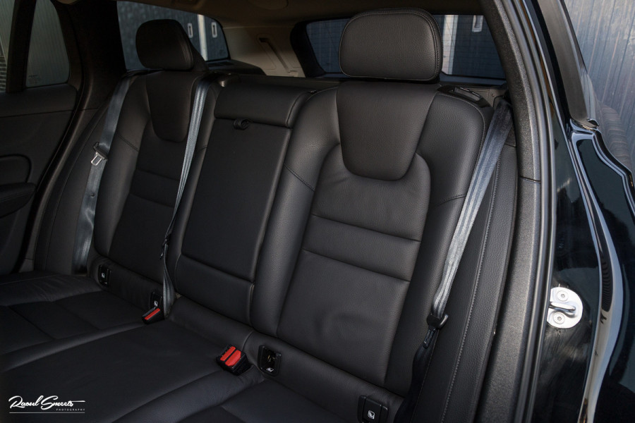 Volvo V60 2.0 T8 Plug-in hybrid AWD Ultimate Dark | Panorama dak | Adaptieve cruise | Harman Kardon | Blis | Memory |