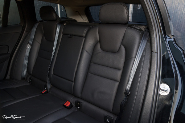 Volvo V60 2.0 T8 Plug-in hybrid AWD Ultimate Dark | Panorama dak | Adaptieve cruise | Harman Kardon | Blis | Memory |