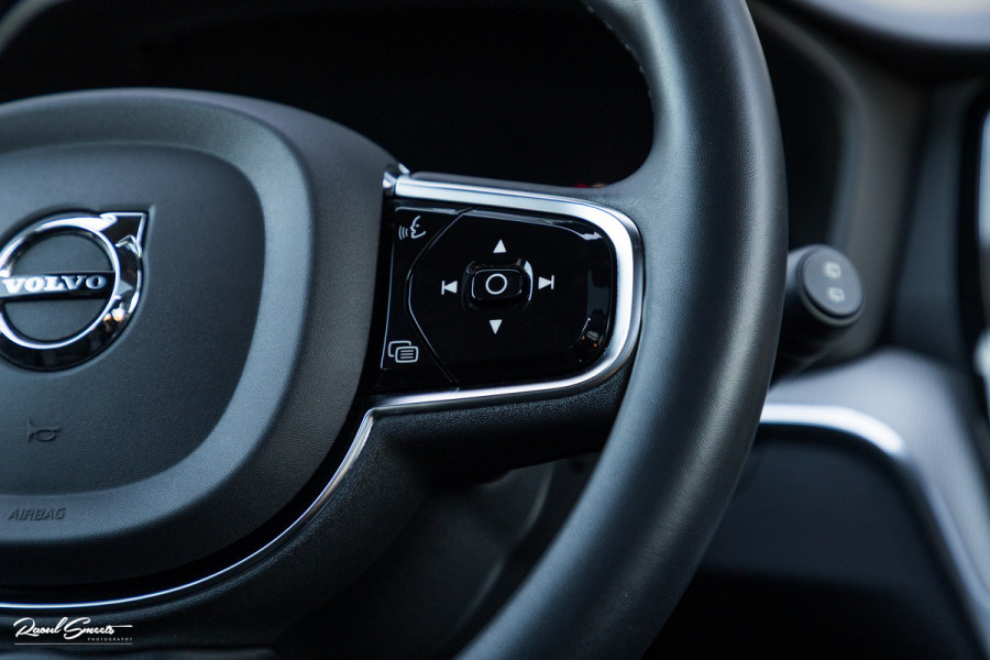 Volvo V60 2.0 T8 Plug-in hybrid AWD Ultimate Dark | Panorama dak | Adaptieve cruise | Harman Kardon | Blis | Memory |