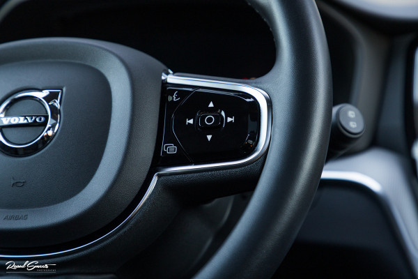 Volvo V60 2.0 T8 Plug-in hybrid AWD Ultimate Dark | Panorama dak | Adaptieve cruise | Harman Kardon | Blis | Memory |