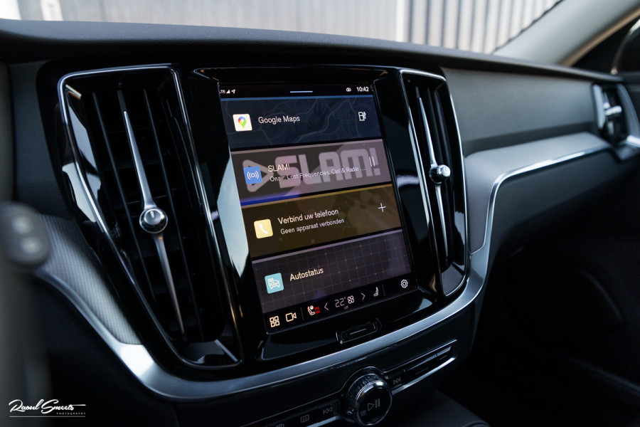 Volvo V60 2.0 T8 Plug-in hybrid AWD Ultimate Dark | Panorama dak | Adaptieve cruise | Harman Kardon | Blis | Memory |