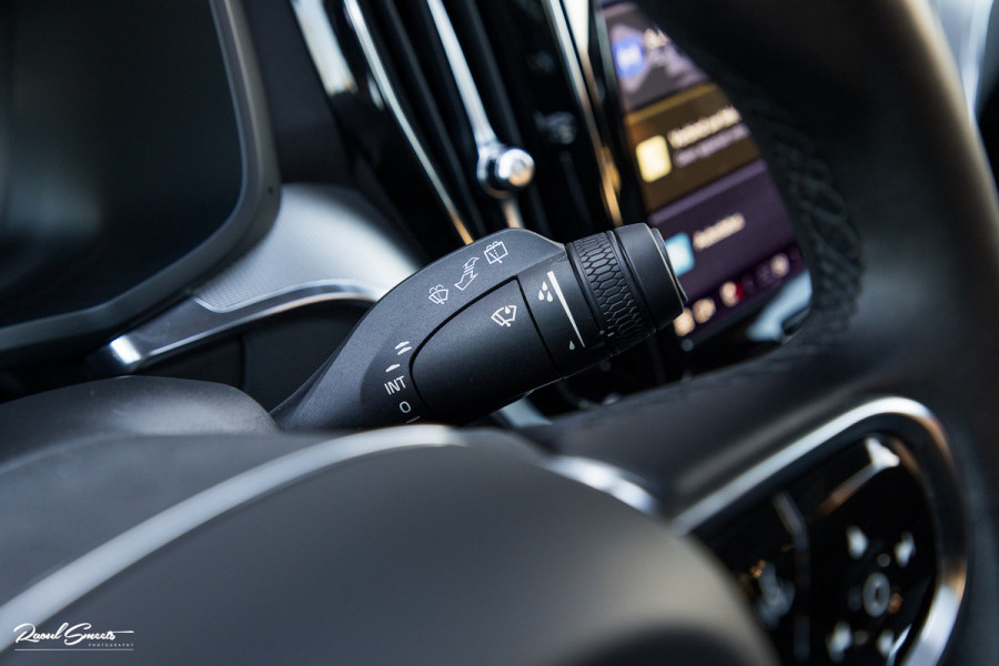 Volvo V60 2.0 T8 Plug-in hybrid AWD Ultimate Dark | Panorama dak | Adaptieve cruise | Harman Kardon | Blis | Memory |