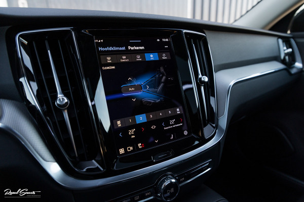 Volvo V60 2.0 T8 Plug-in hybrid AWD Ultimate Dark | Panorama dak | Adaptieve cruise | Harman Kardon | Blis | Memory |