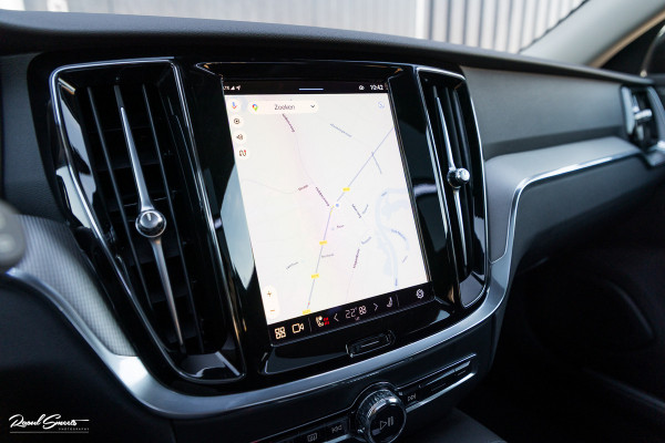 Volvo V60 2.0 T8 Plug-in hybrid AWD Ultimate Dark | Panorama dak | Adaptieve cruise | Harman Kardon | Blis | Memory |