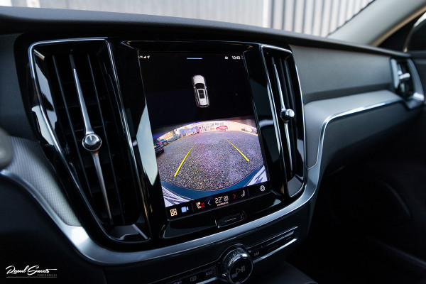 Volvo V60 2.0 T8 Plug-in hybrid AWD Ultimate Dark | Panorama dak | Adaptieve cruise | Harman Kardon | Blis | Memory |