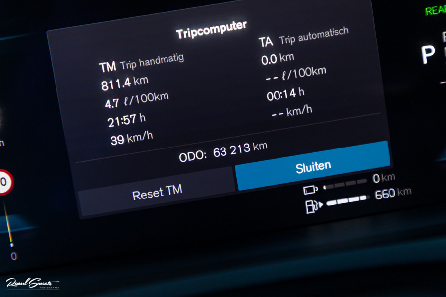 Volvo V60 2.0 T8 Plug-in hybrid AWD Ultimate Dark | Panorama dak | Adaptieve cruise | Harman Kardon | Blis | Memory |