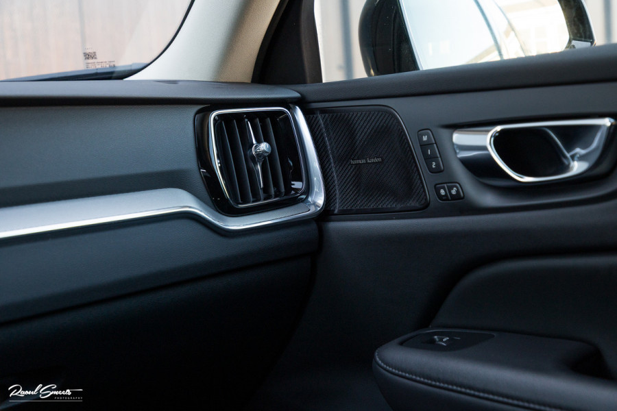 Volvo V60 2.0 T8 Plug-in hybrid AWD Ultimate Dark | Panorama dak | Adaptieve cruise | Harman Kardon | Blis | Memory |
