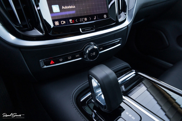 Volvo V60 2.0 T8 Plug-in hybrid AWD Ultimate Dark | Panorama dak | Adaptieve cruise | Harman Kardon | Blis | Memory |