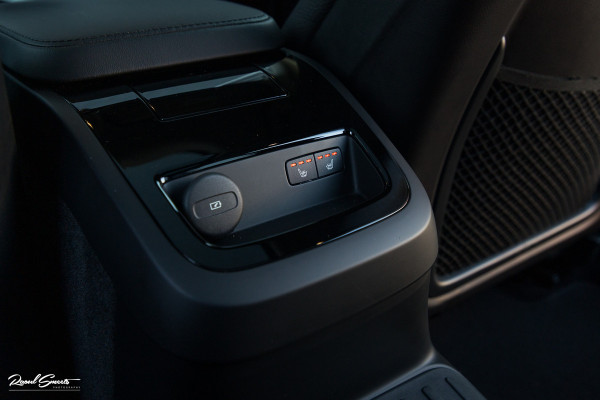 Volvo V60 2.0 T8 Plug-in hybrid AWD Ultimate Dark | Panorama dak | Adaptieve cruise | Harman Kardon | Blis | Memory |