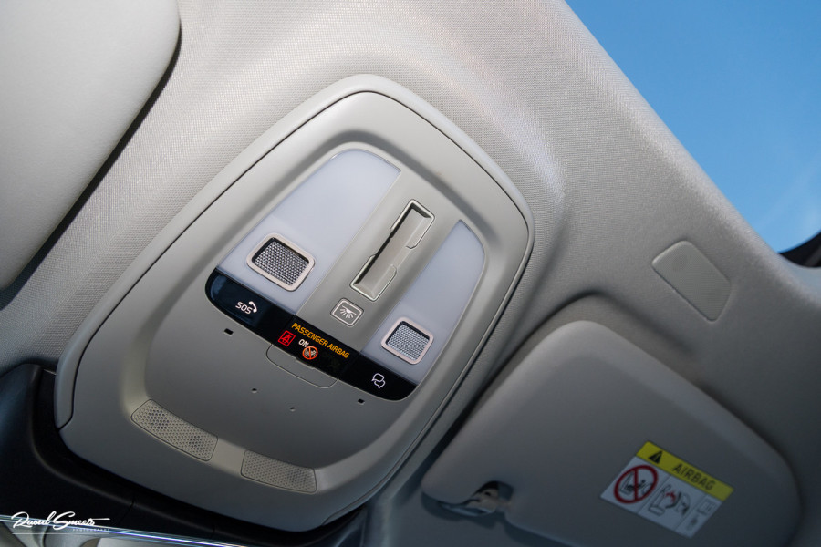 Volvo V60 2.0 T8 Plug-in hybrid AWD Ultimate Dark | Panorama dak | Adaptieve cruise | Harman Kardon | Blis | Memory |