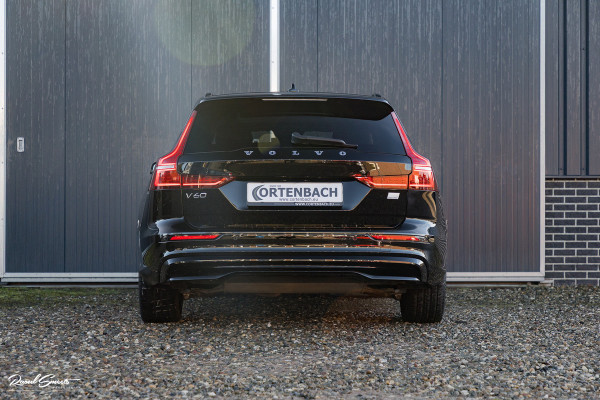 Volvo V60 2.0 T8 Plug-in hybrid AWD Ultimate Dark | Panorama dak | Adaptieve cruise | Harman Kardon | Blis | Memory |
