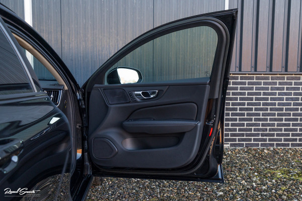Volvo V60 2.0 T8 Plug-in hybrid AWD Ultimate Dark | Panorama dak | Adaptieve cruise | Harman Kardon | Blis | Memory |