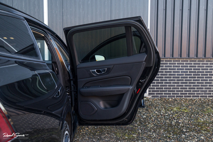 Volvo V60 2.0 T8 Plug-in hybrid AWD Ultimate Dark | Panorama dak | Adaptieve cruise | Harman Kardon | Blis | Memory |